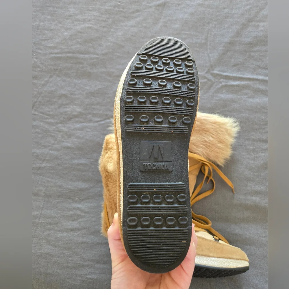 Moon Boot Tan Faux Fur Winter Boots - Picture 3 of 3